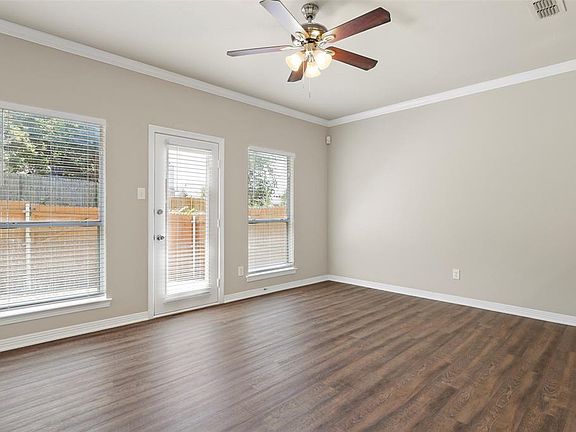 3rd image of 4008 Willowrun Ln
