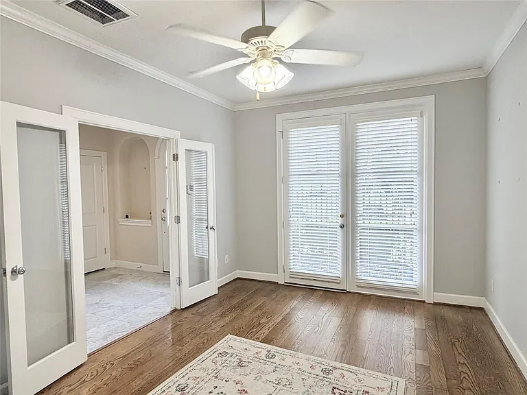 606 Knox St — Photo 16
