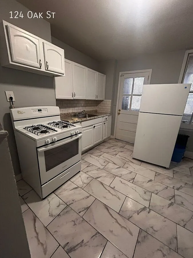 3 bed, $2,600 — Photo 2