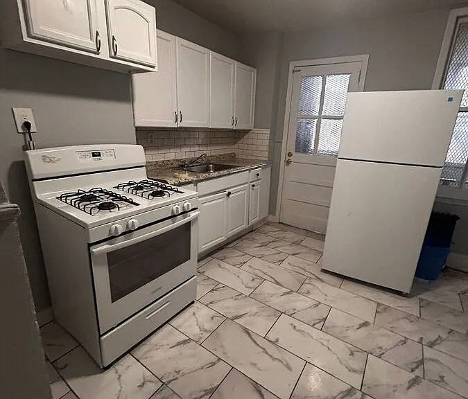 124 Oak St — Photo 2