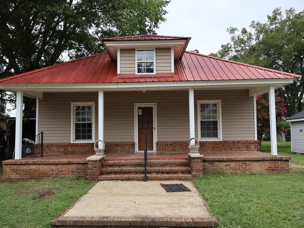 106 3rd St, Erwin, NC 28339