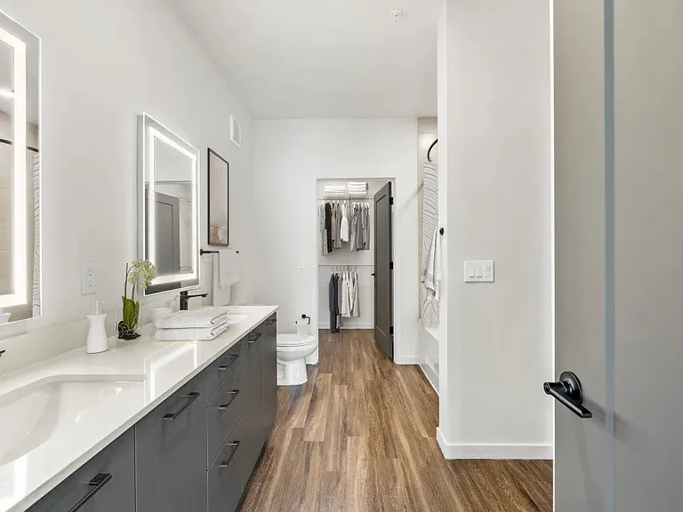Azalea Luxury Apartments — Photo 40