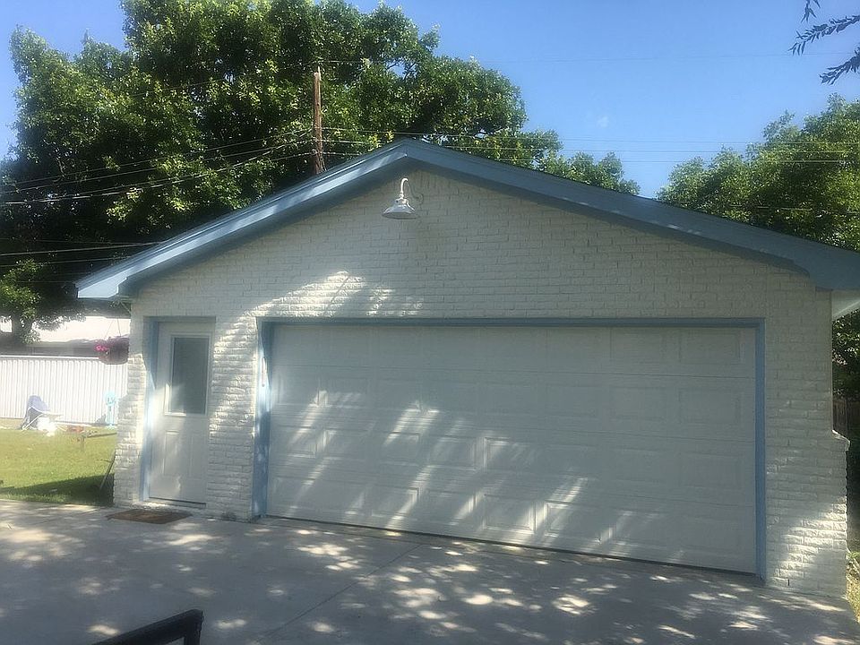 2nd image of 324 SW Dian St