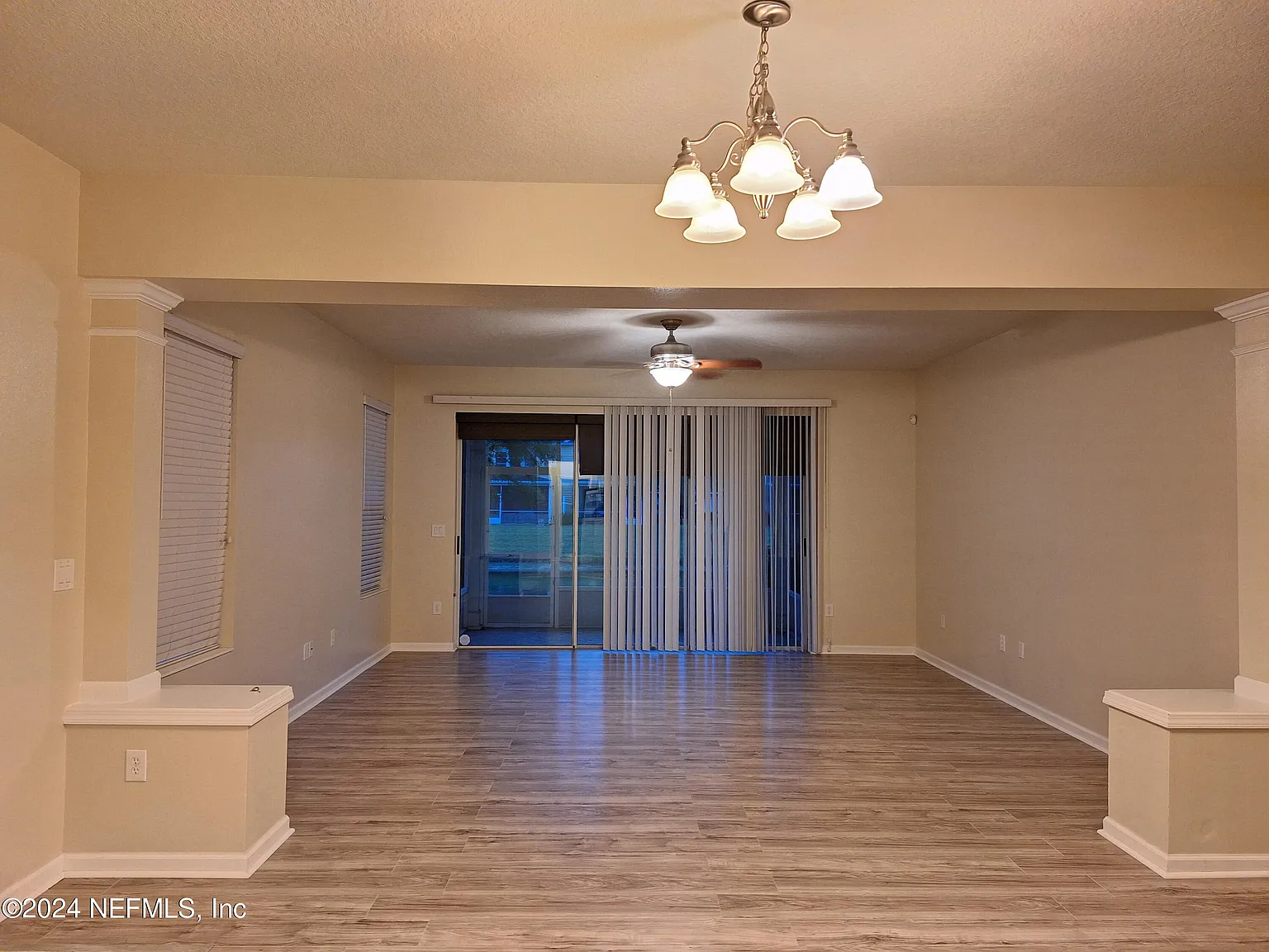3 bed, 2.5 bath, 1636 sqft, $2,095 — Photo 1