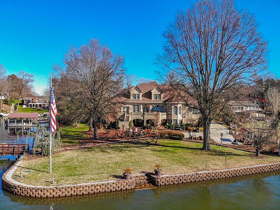 3rd image of 2709 Westview Dr