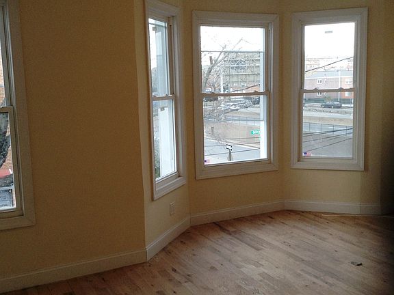 4th image of 1113 Quincy Ave