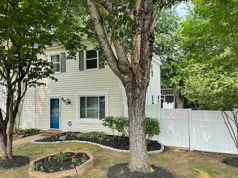 801 Prospect Ave — Photo 32