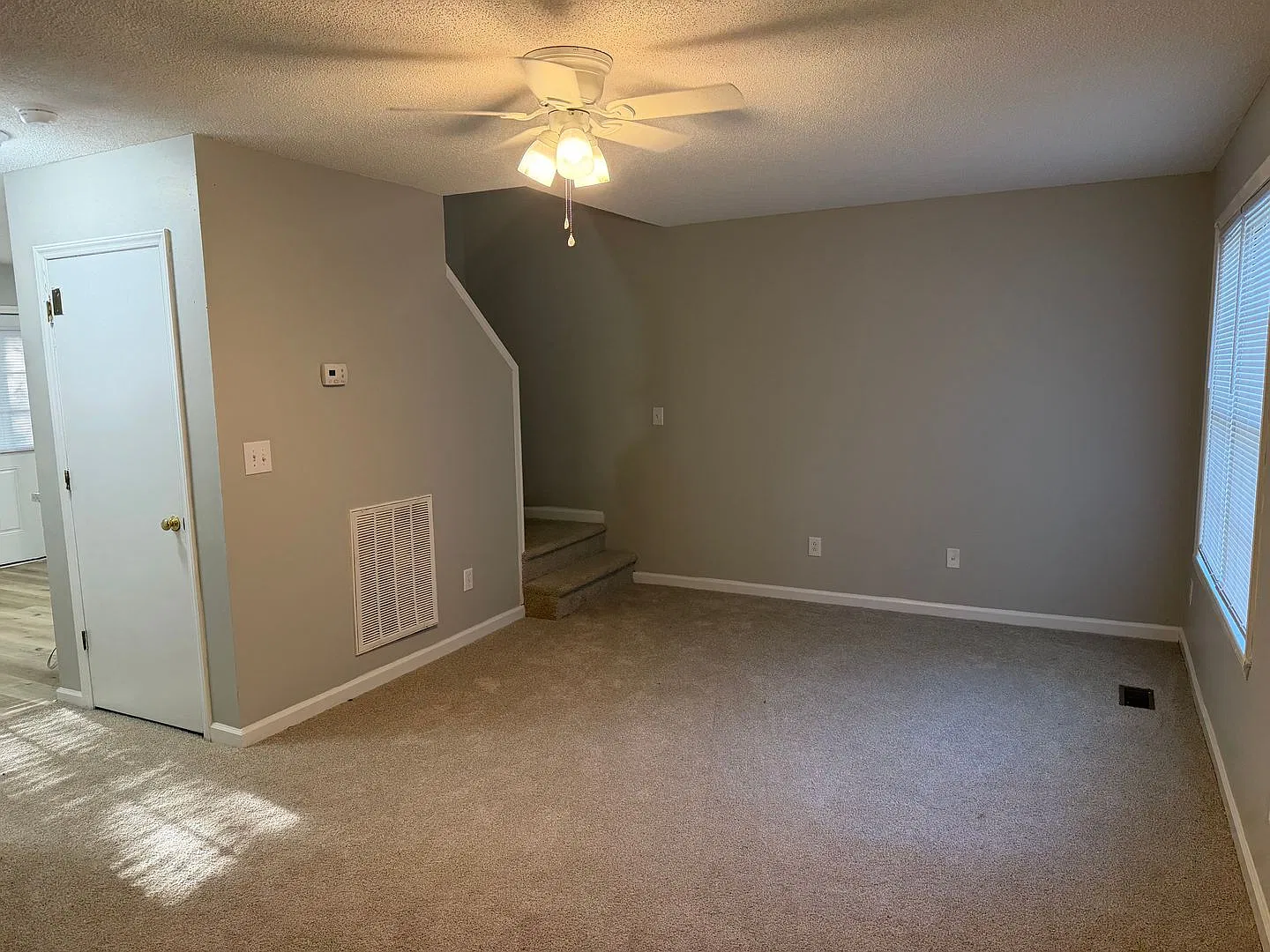 Lovely 3bedroom / 1bath Townhouse near NCSU! — Photo 2