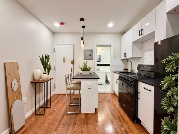 213 East 25th Street image 3 of 7