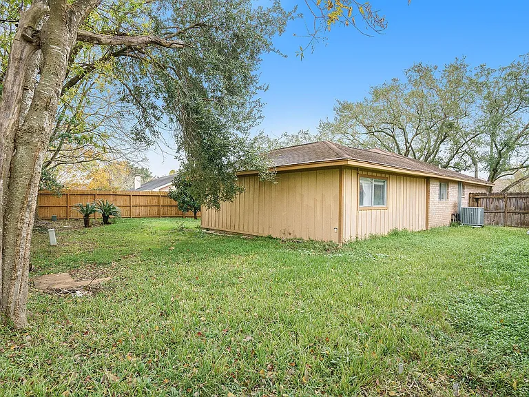 17306 Fife Ln — Photo 20