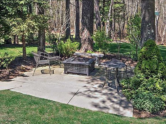 5th image of 126 Misty Meadow Ln