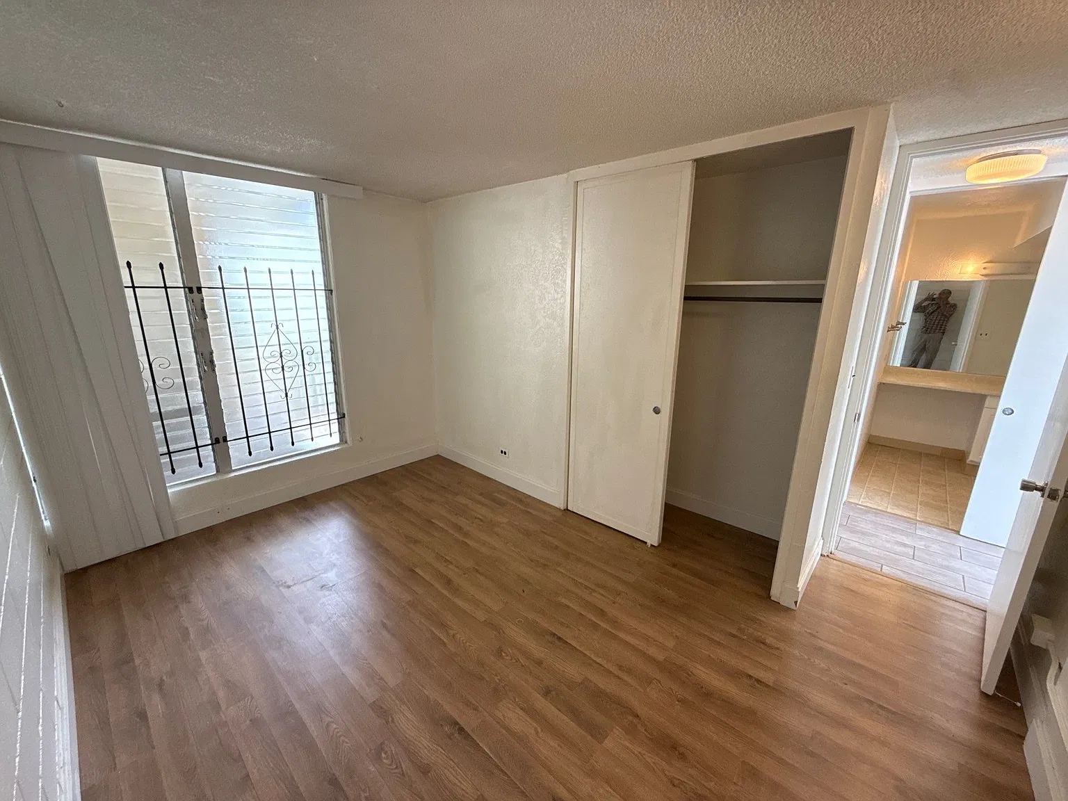 2 bed, 736 sqft, $2,183 — Photo 3