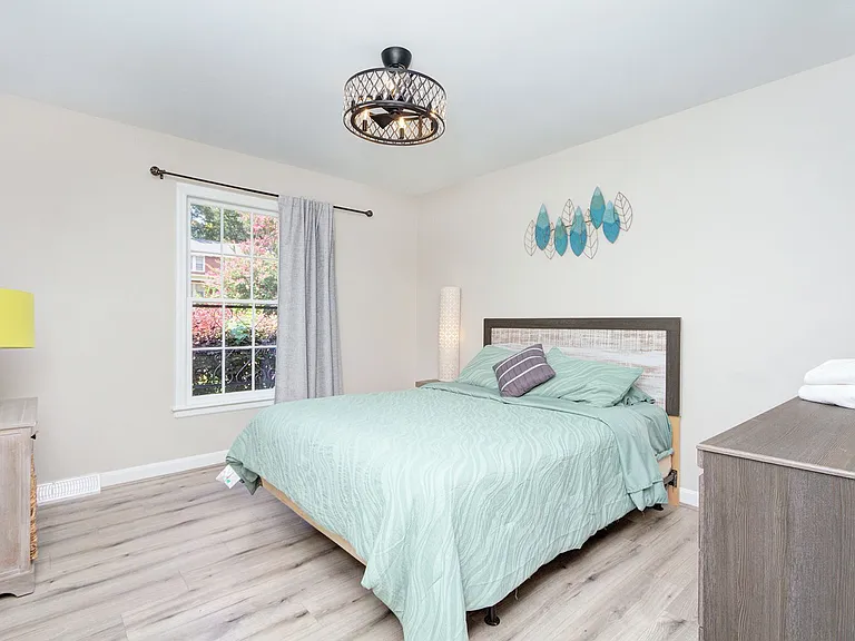 629 Grandin Rd — Photo 19