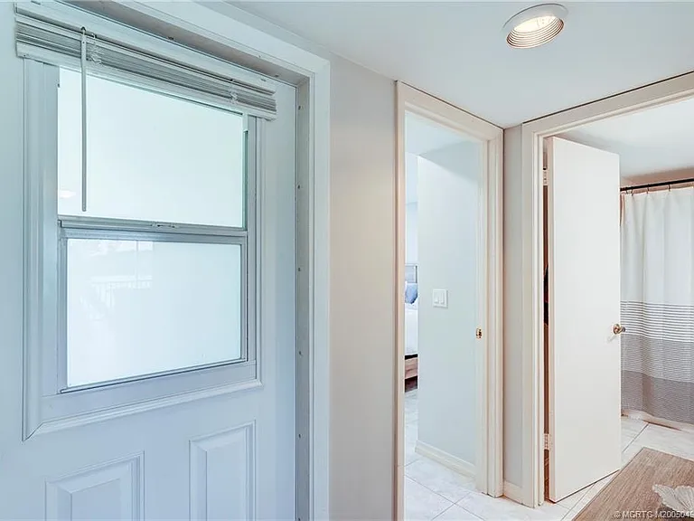 5539 NE Gulfstream Way — Photo 5