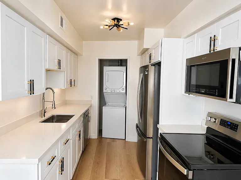 8490 Fountain Ave #306 — Photo 6