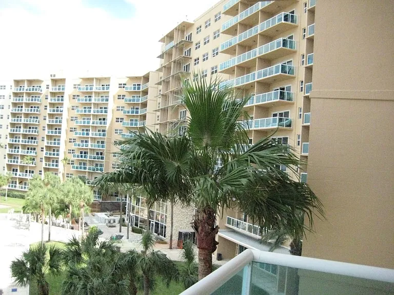 880 Mandalay Ave #S405 — Photo 2
