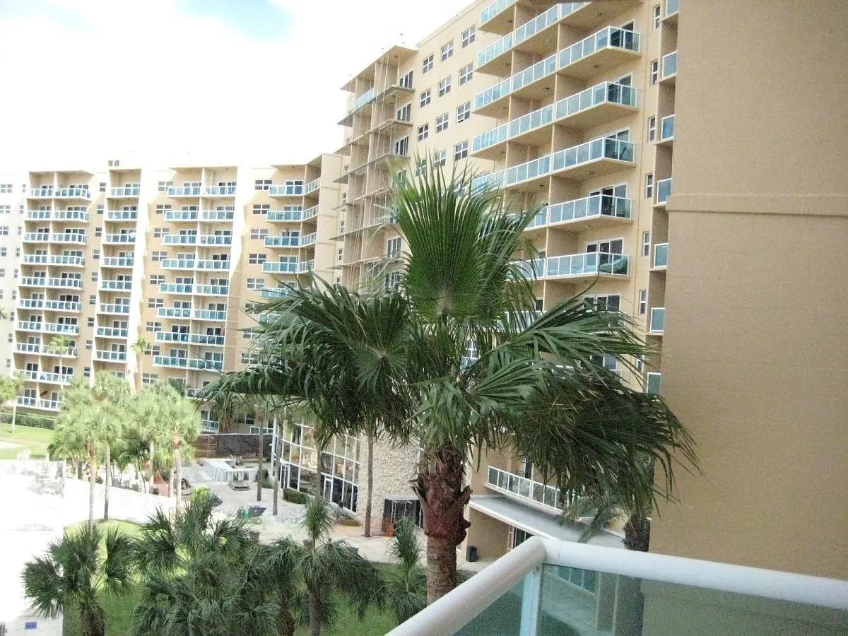 Building Photo - 880 Mandalay Ave #S405