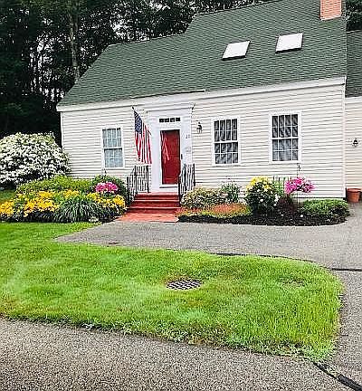2nd image of 27 Winding Brook Ln N