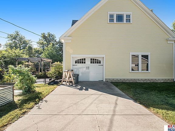 2nd image of 1642 Clay St