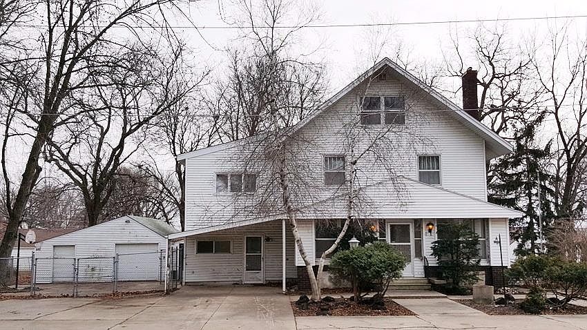 1st image of 900 E 1st St