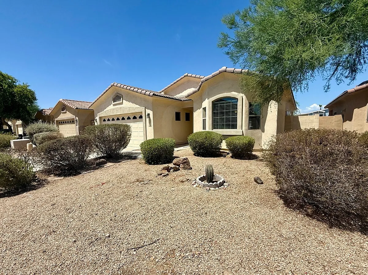 3 bed, 2.0 bath, 1680 sqft, $1,795 — Photo 2