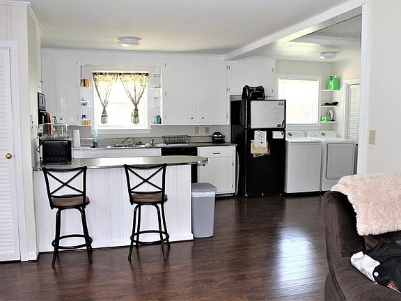 4th image of 60 Copeland Ln