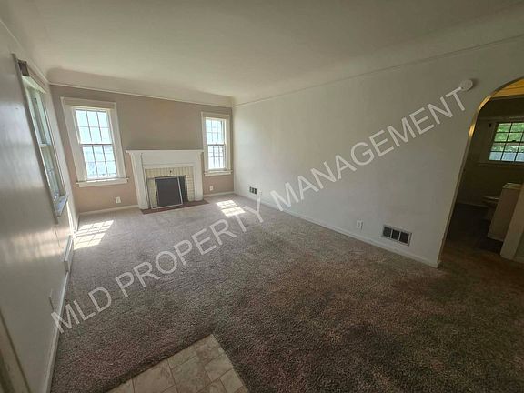 2nd image of 2821 Congress Ave