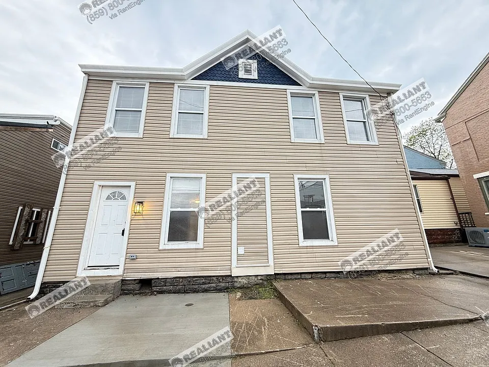 939 Putnam St