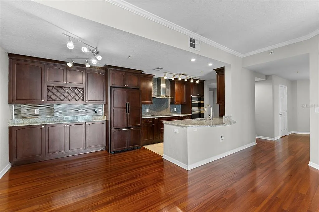 3 bed, 2.0 bath, 1648 sqft, $3,800 — Photo 2