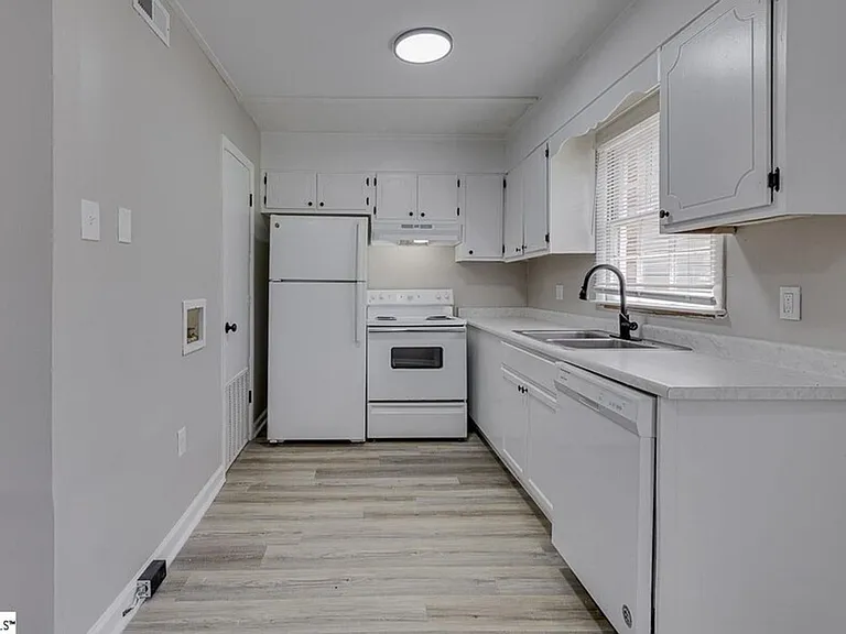 6526 White Horse Rd — Photo 1