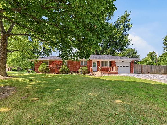 2nd image of 621 Fabyan Rd