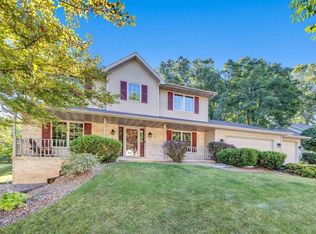 117 Swiss Meadow Ln, Green Bay, WI 54302