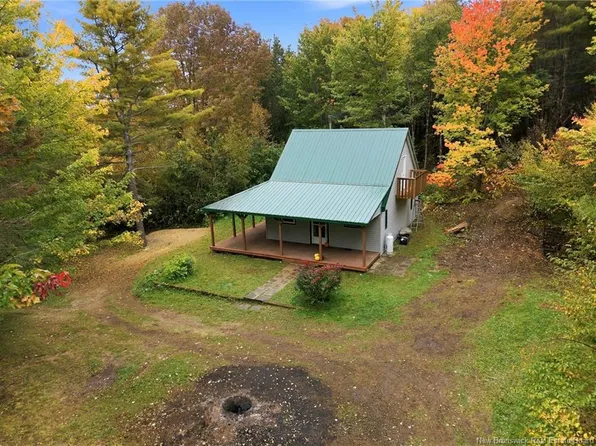 69 Old Springfield Rd, Queensbury, NB E6E 0A3