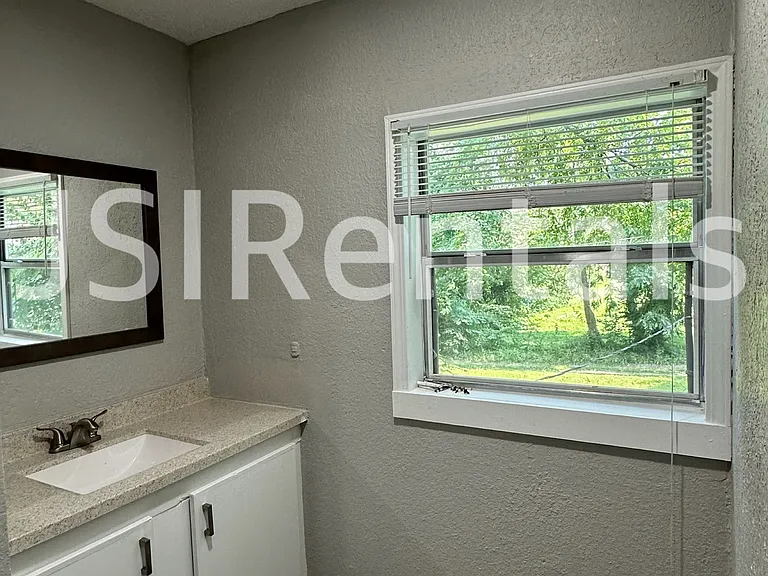 1212 E 5th St — Photo 9