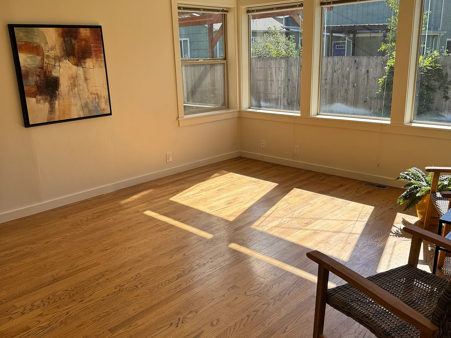 3 bed, 1.5 bath, 1303 sqft, $2,200 — Photo 3