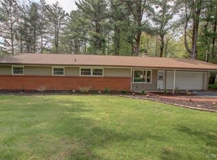 215 Greenwood Dr, East Aurora, NY 14052