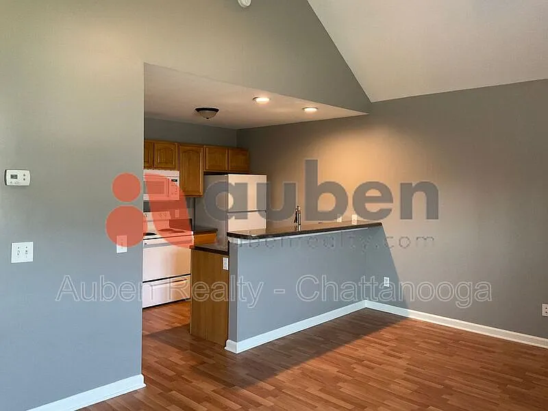 2 bed, 1.0 bath, 900 sqft, $1,095 — Photo 3