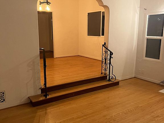 4th image of 1854 S Sycamore Ave #1/2