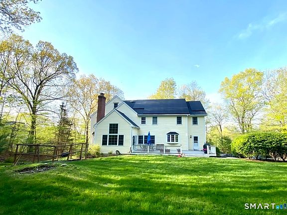 3rd image of 12 Carriage Hill Rd