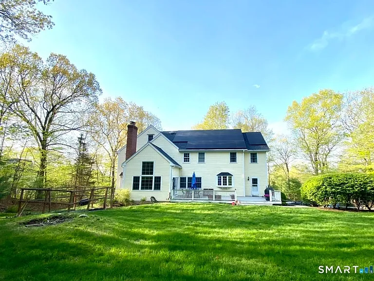 12 Carriage Hill Rd — Photo 3