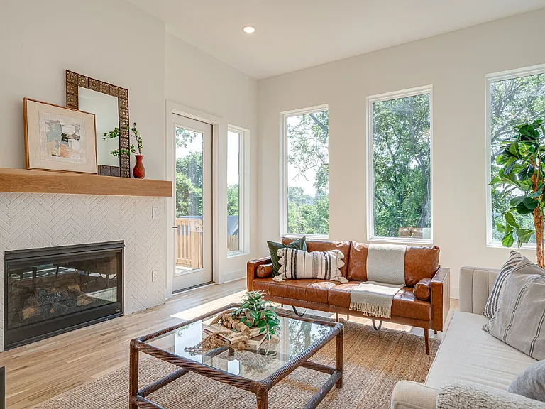 303 Riverside Dr #B — Photo 26