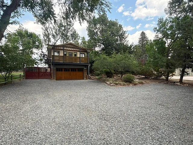 1226 W Prospect Rd — Photo 1
