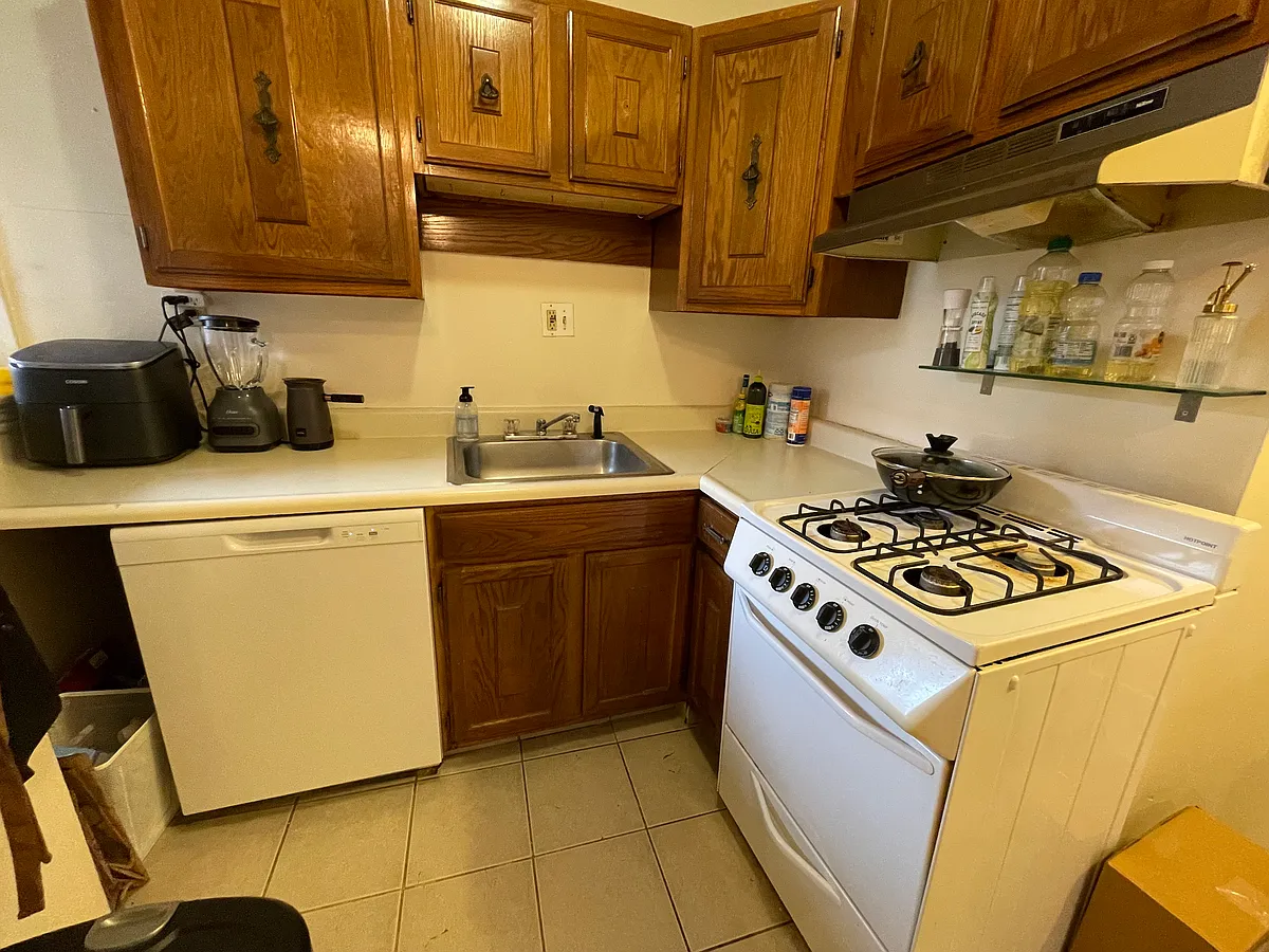 1353 unit 3 - 1353 Commonwealth Ave #4