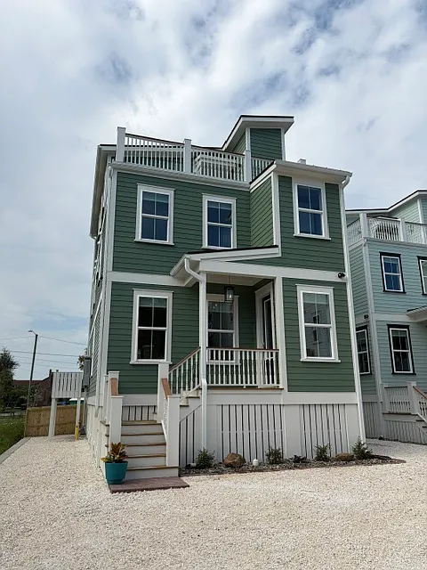 4 bed, 3.5 bath, 2377 sqft, $6,995 — Photo 2
