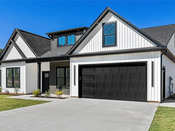 2927 Old Greenville Hwy, Central, SC 29630