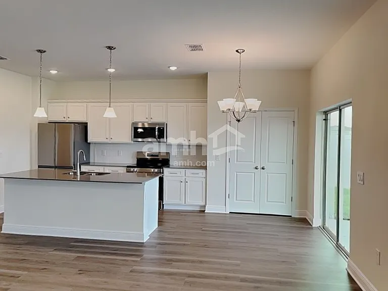 1388 Sky Lakes Dr — Photo 5