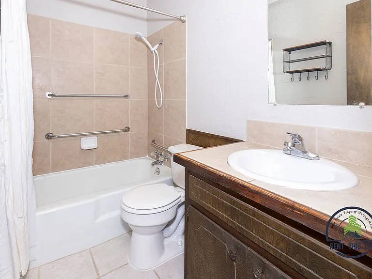 412 N I St — Photo 17