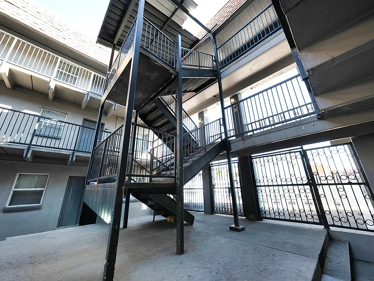 Montego Apartments — Photo 21