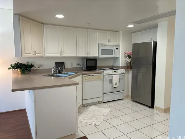 1314 Kalakaua Ave APT 706, Honolulu, HI 96826