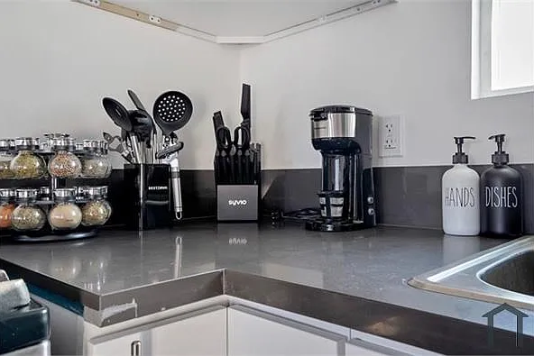 2 bed, 800 sqft, $2,595 — Photo 3